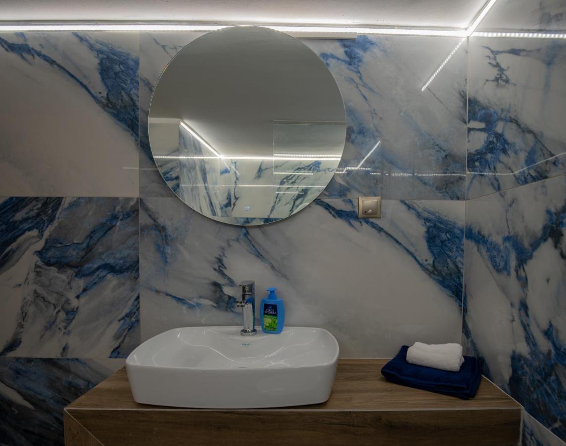 Max Blue Apartment, A Stay Like No Other Pireus Eksteriør bilde