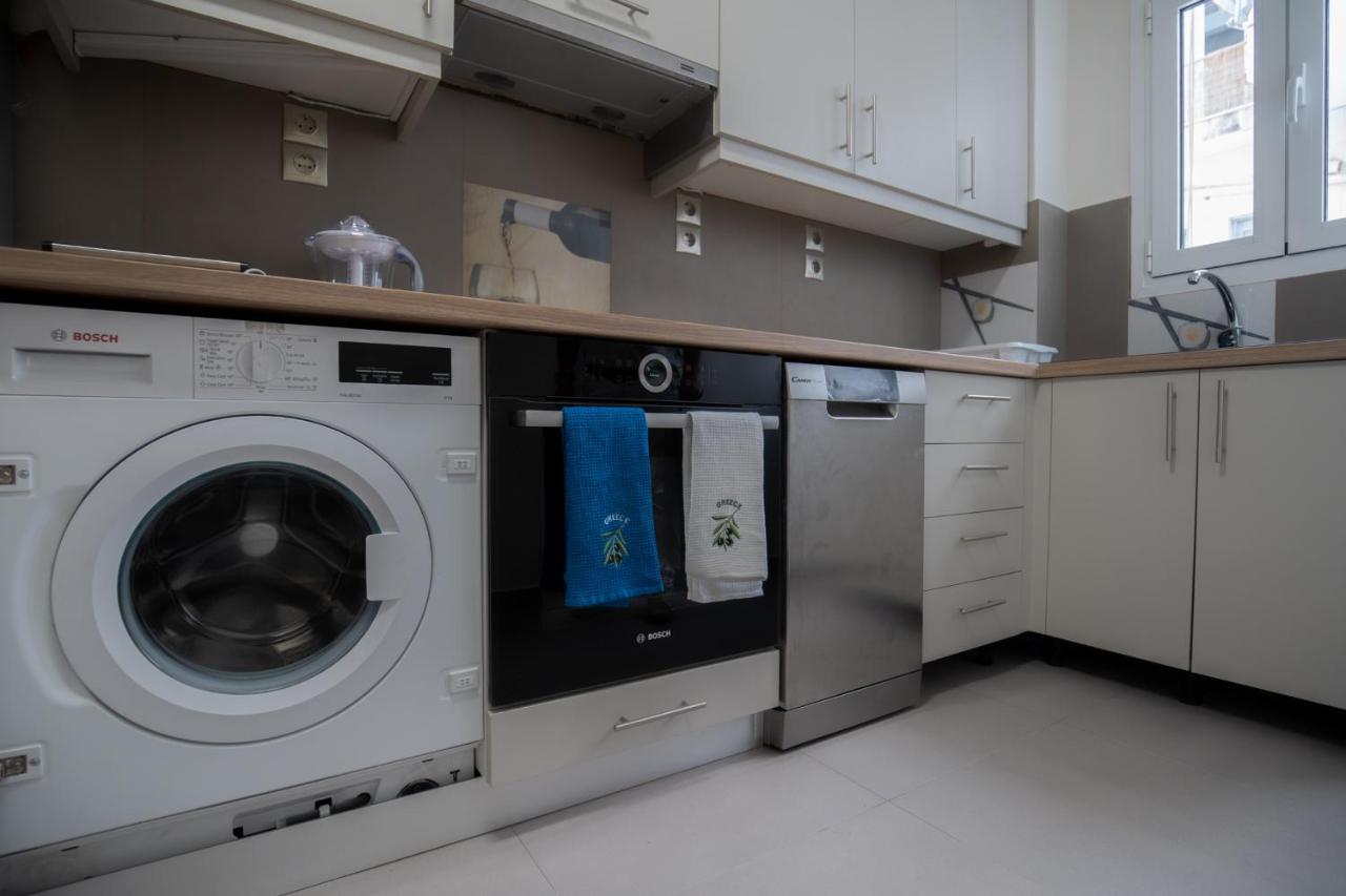 Max Blue Apartment, A Stay Like No Other Pireus Eksteriør bilde
